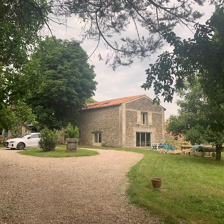 Maison Papillon Gite De Ressourcement Lusignan-Petit Kültér fotó