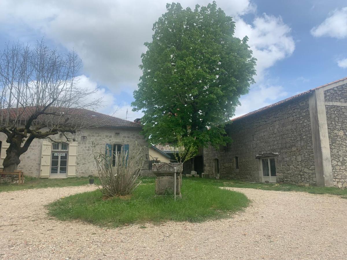 Maison Papillon Gite De Ressourcement Lusignan-Petit Kültér fotó